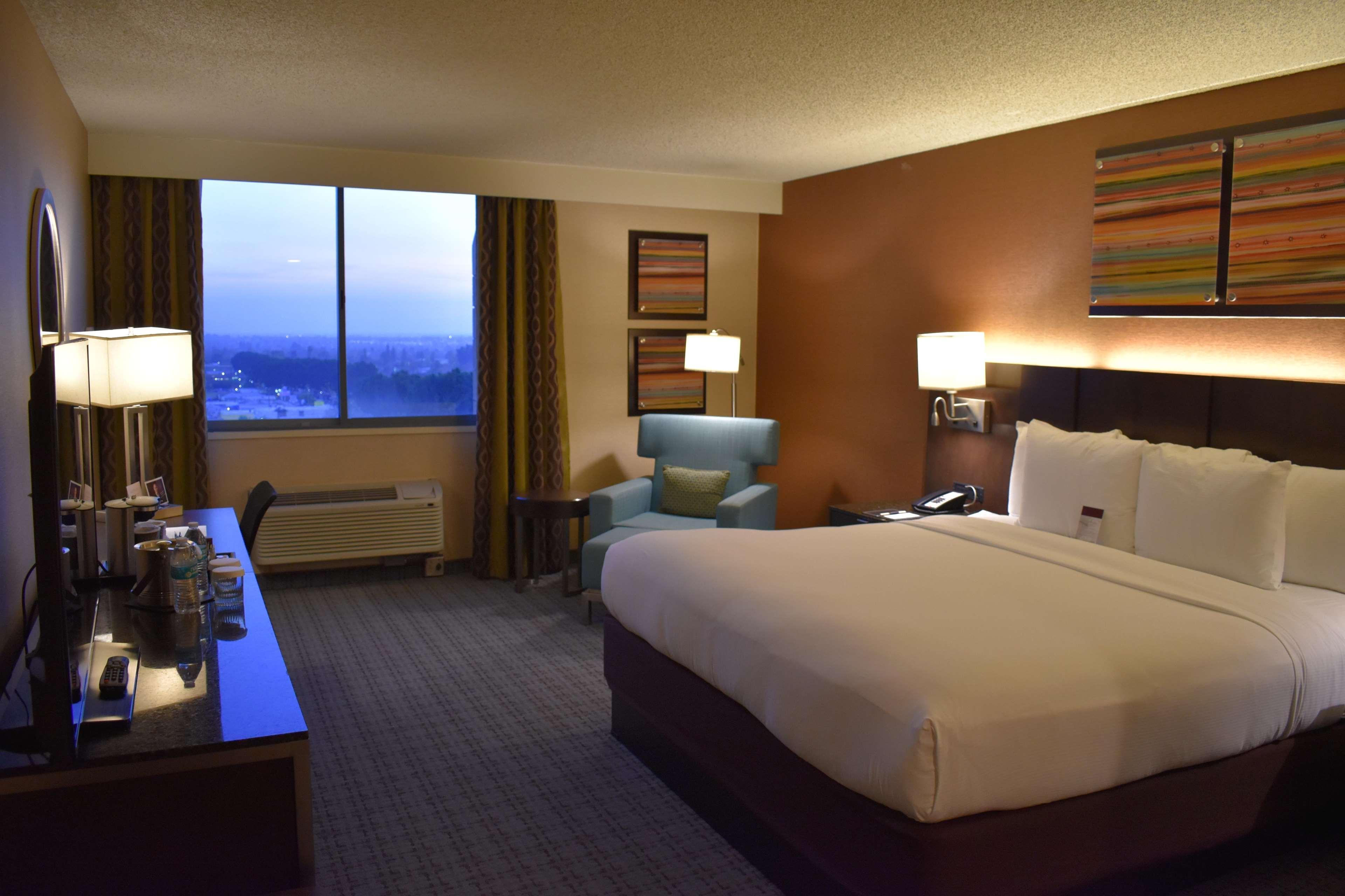 Doubletree By Hilton Whittier Hotel Exterior photo