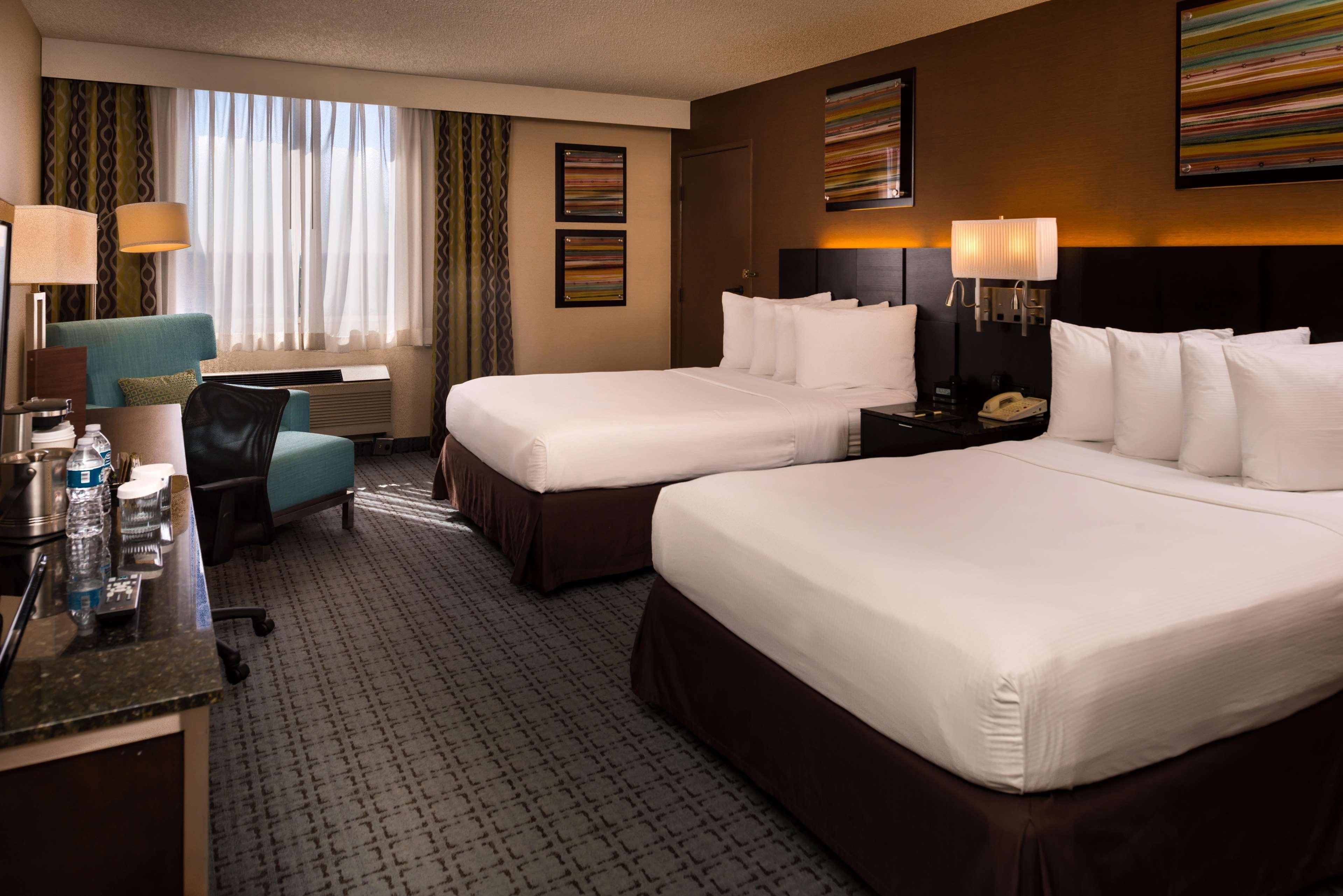 Doubletree By Hilton Whittier Hotel Room photo