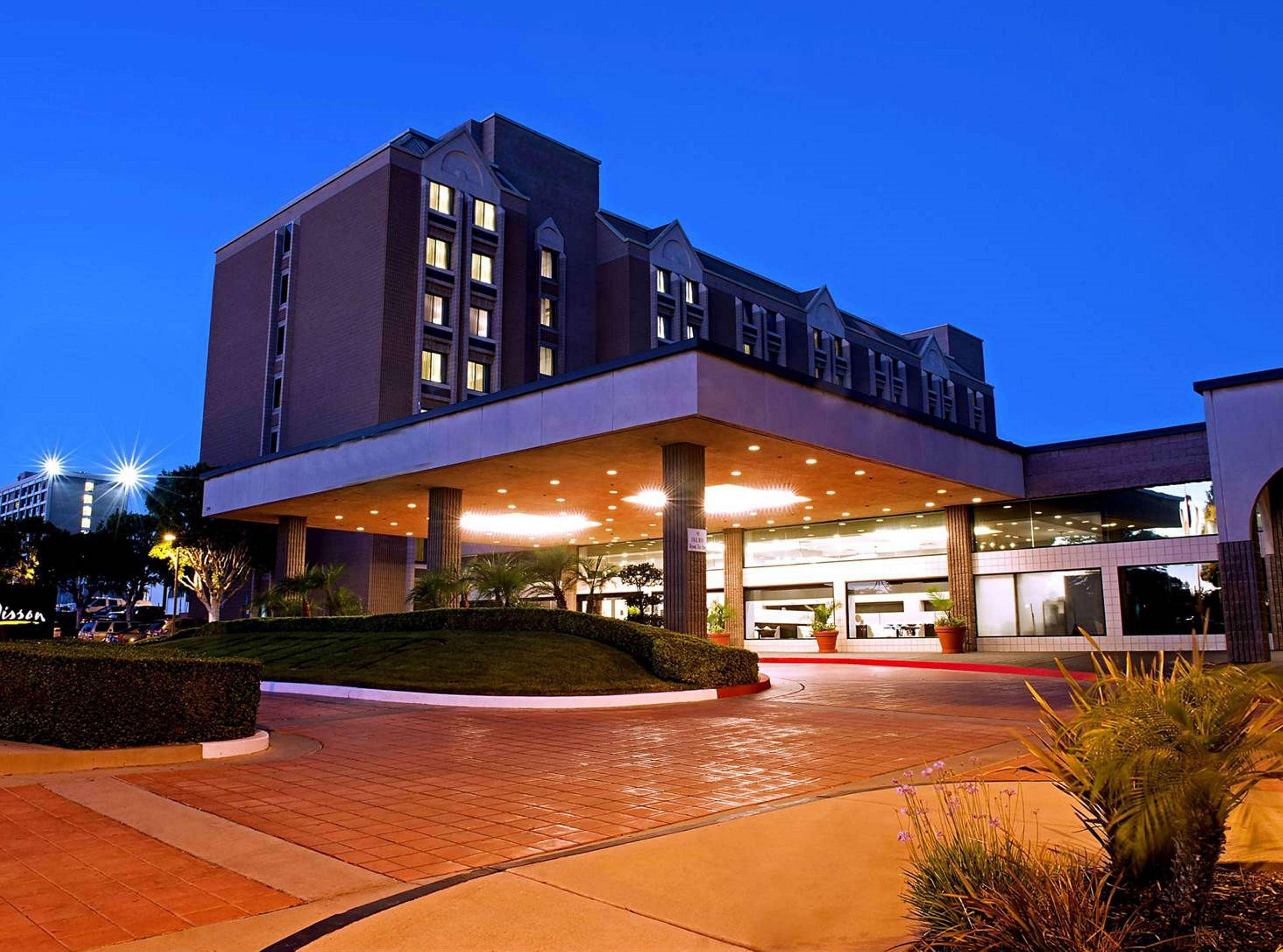 Doubletree By Hilton Whittier Hotel Exterior photo