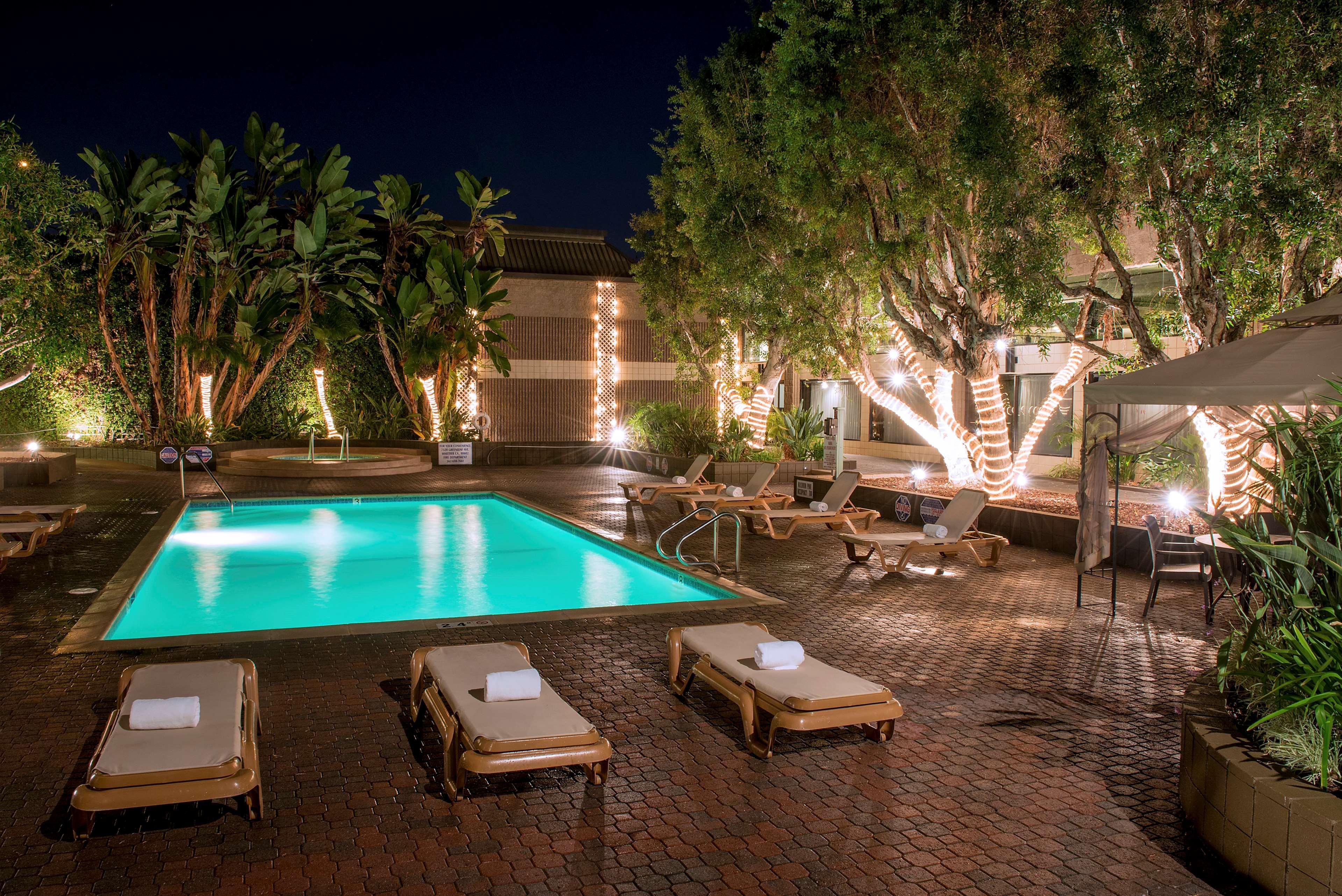 Doubletree By Hilton Whittier Hotel Exterior photo