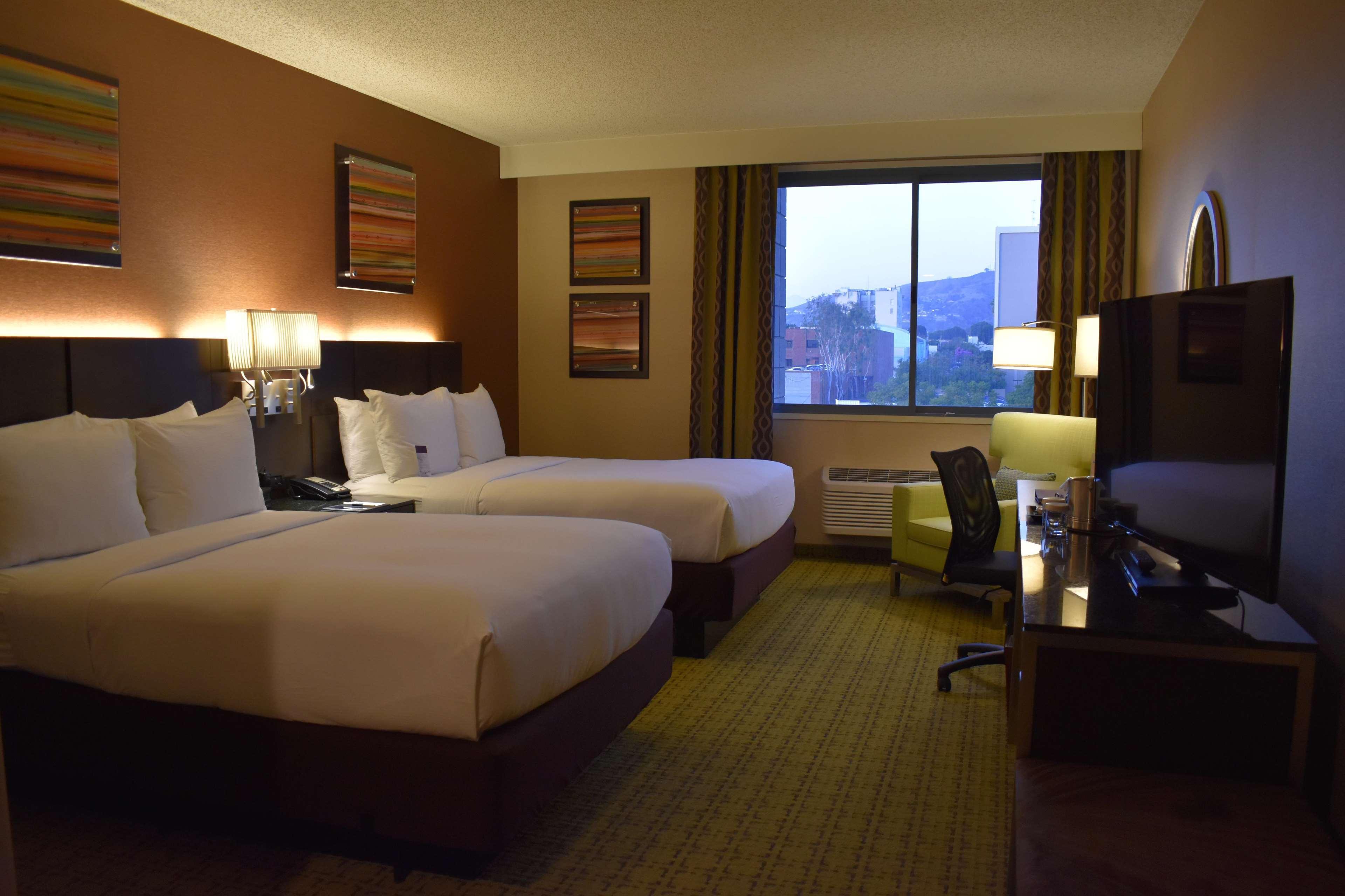 Doubletree By Hilton Whittier Hotel Exterior photo