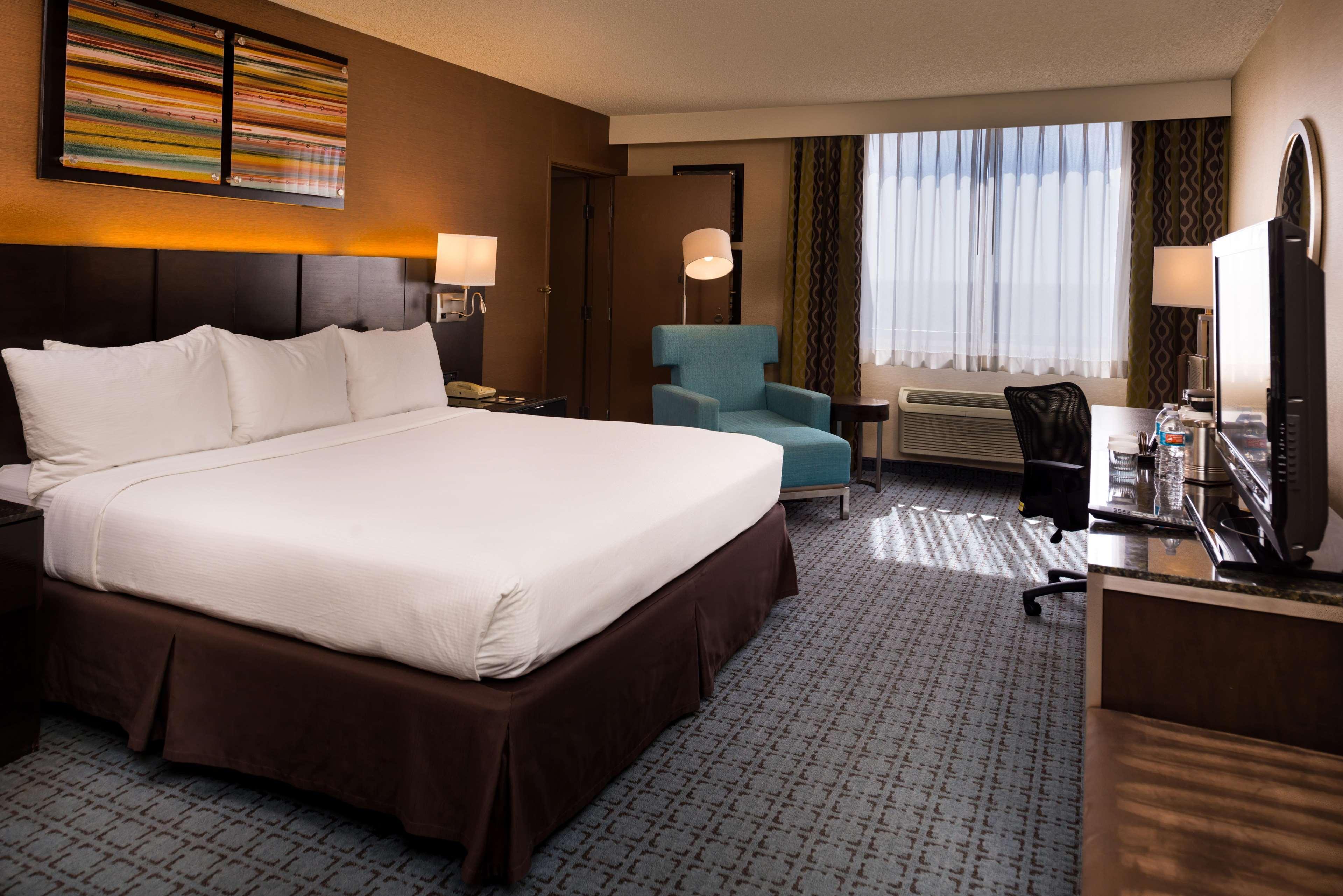 Doubletree By Hilton Whittier Hotel Room photo