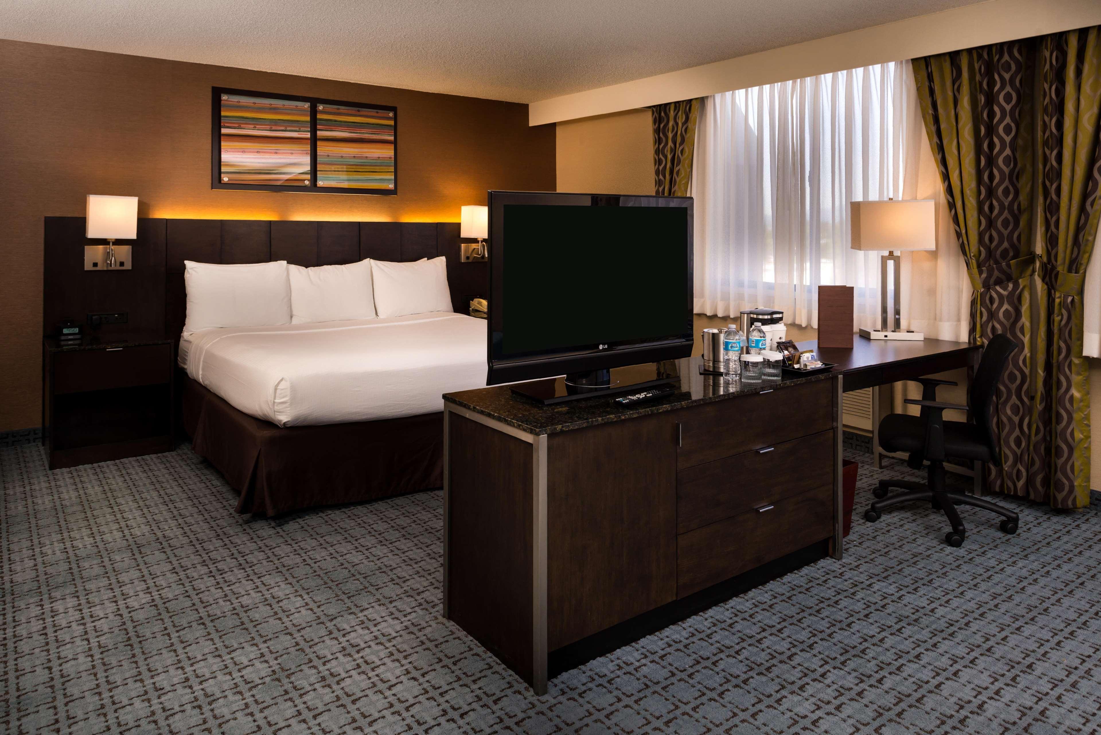 Doubletree By Hilton Whittier Hotel Room photo