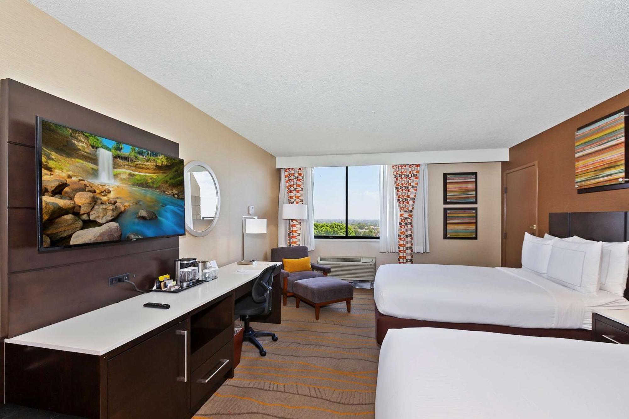 Doubletree By Hilton Whittier Hotel Exterior photo