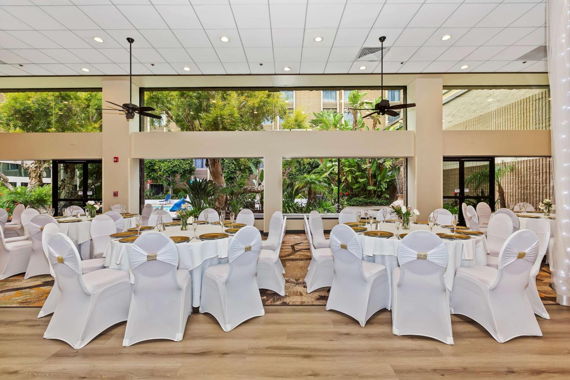 Doubletree By Hilton Whittier Hotel Exterior photo