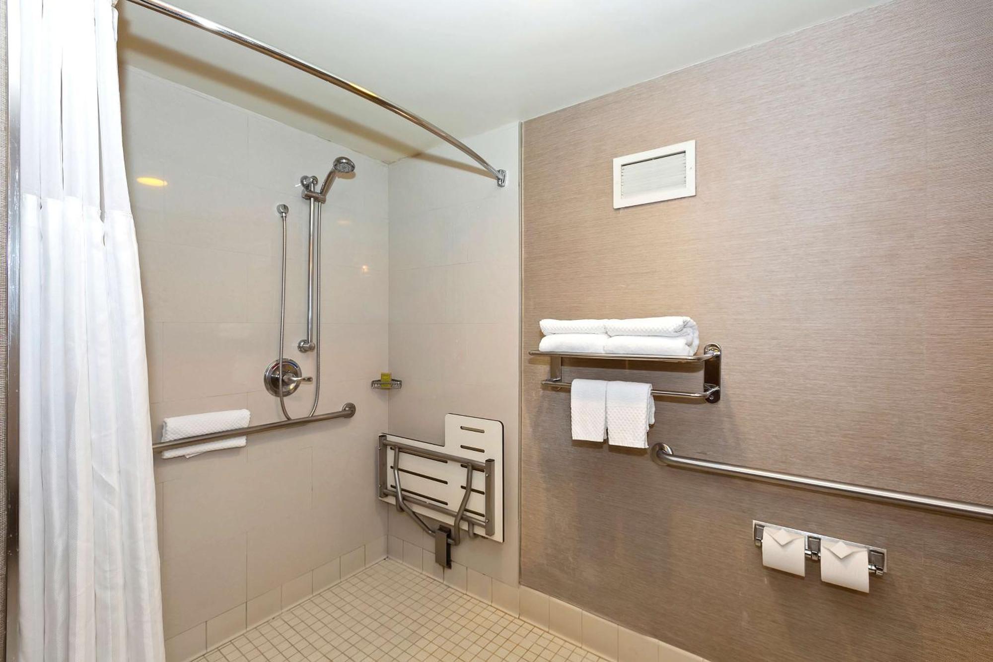 Doubletree By Hilton Whittier Hotel Exterior photo
