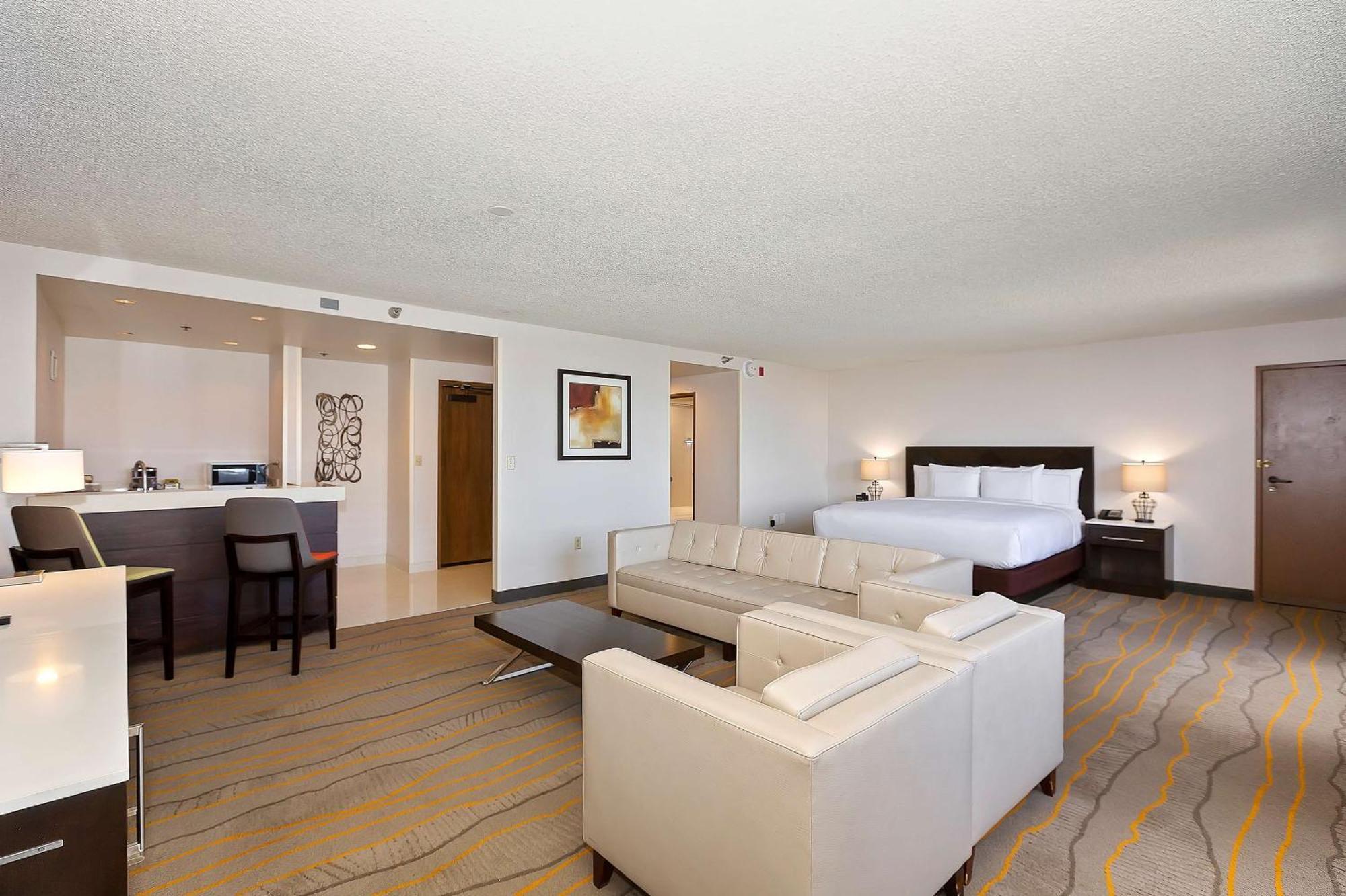 Doubletree By Hilton Whittier Hotel Exterior photo