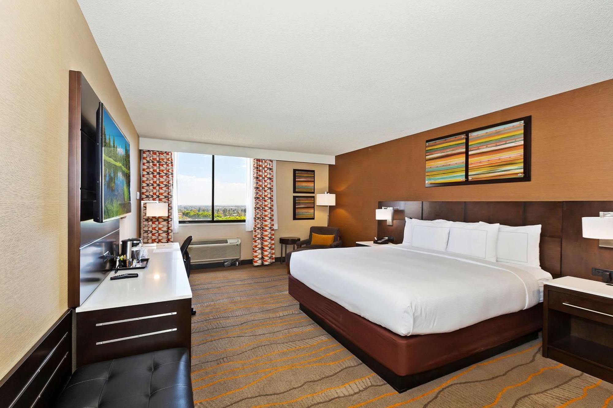 Doubletree By Hilton Whittier Hotel Exterior photo