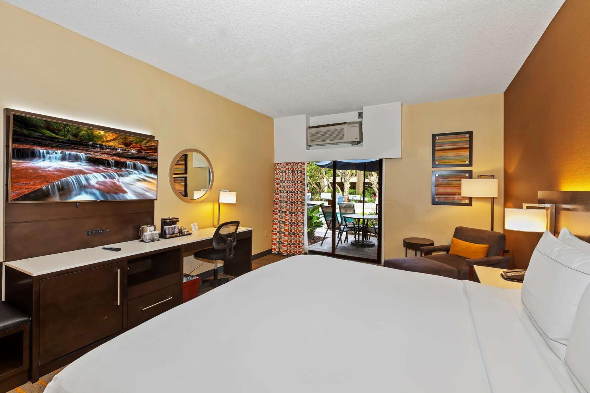 Doubletree By Hilton Whittier Hotel Exterior photo