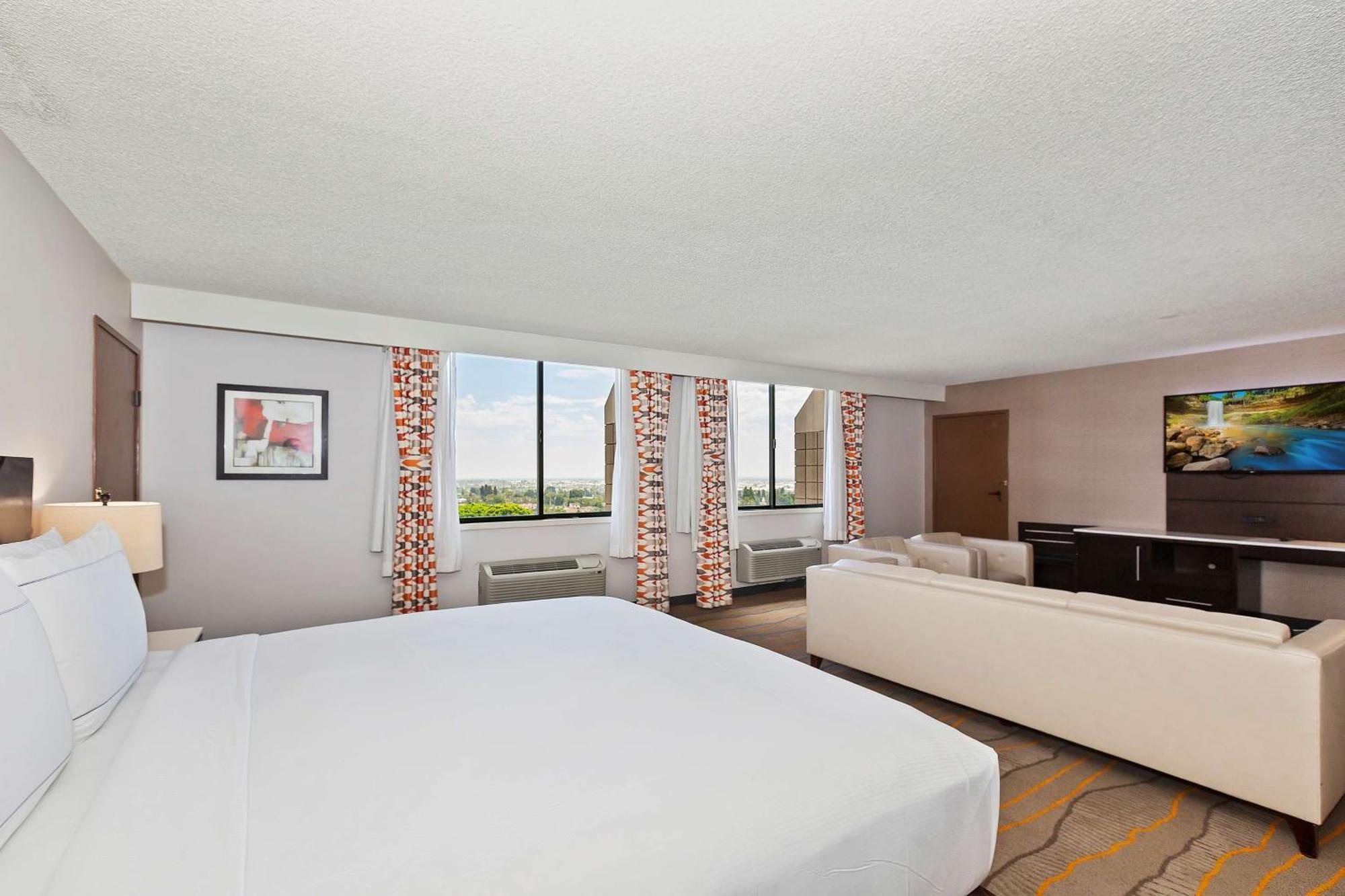 Doubletree By Hilton Whittier Hotel Exterior photo