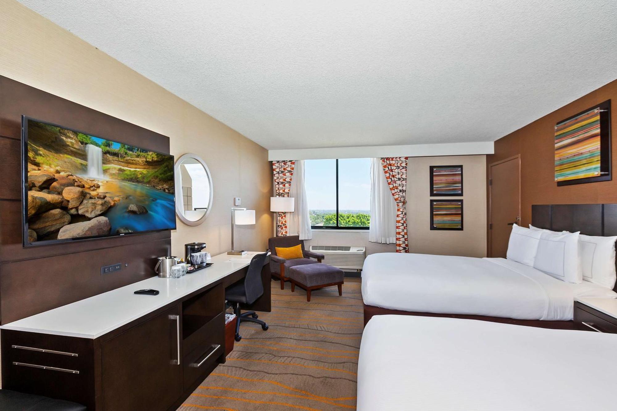 Doubletree By Hilton Whittier Hotel Exterior photo