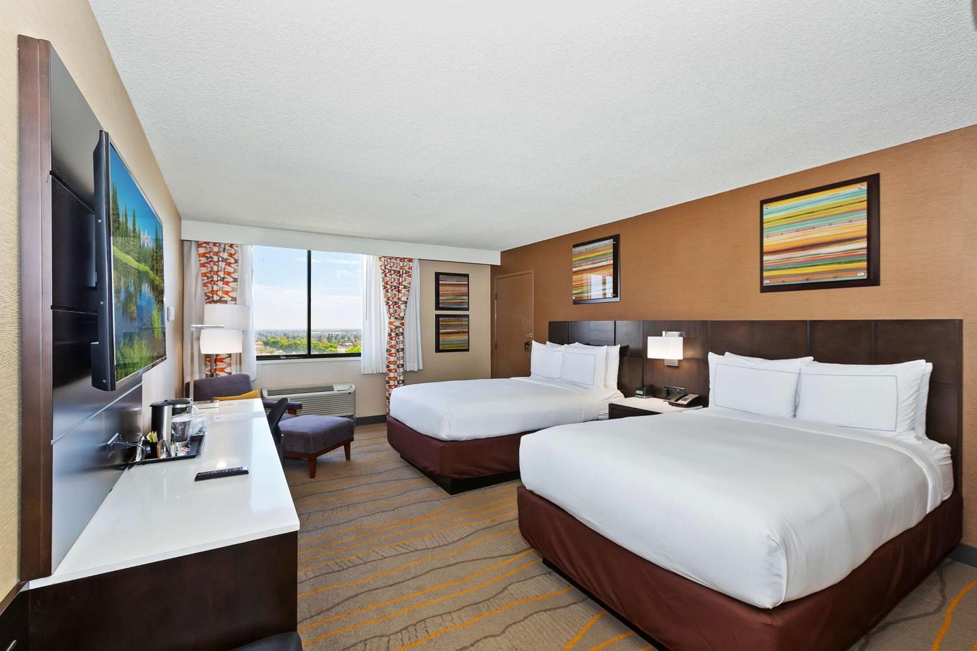 Doubletree By Hilton Whittier Hotel Exterior photo