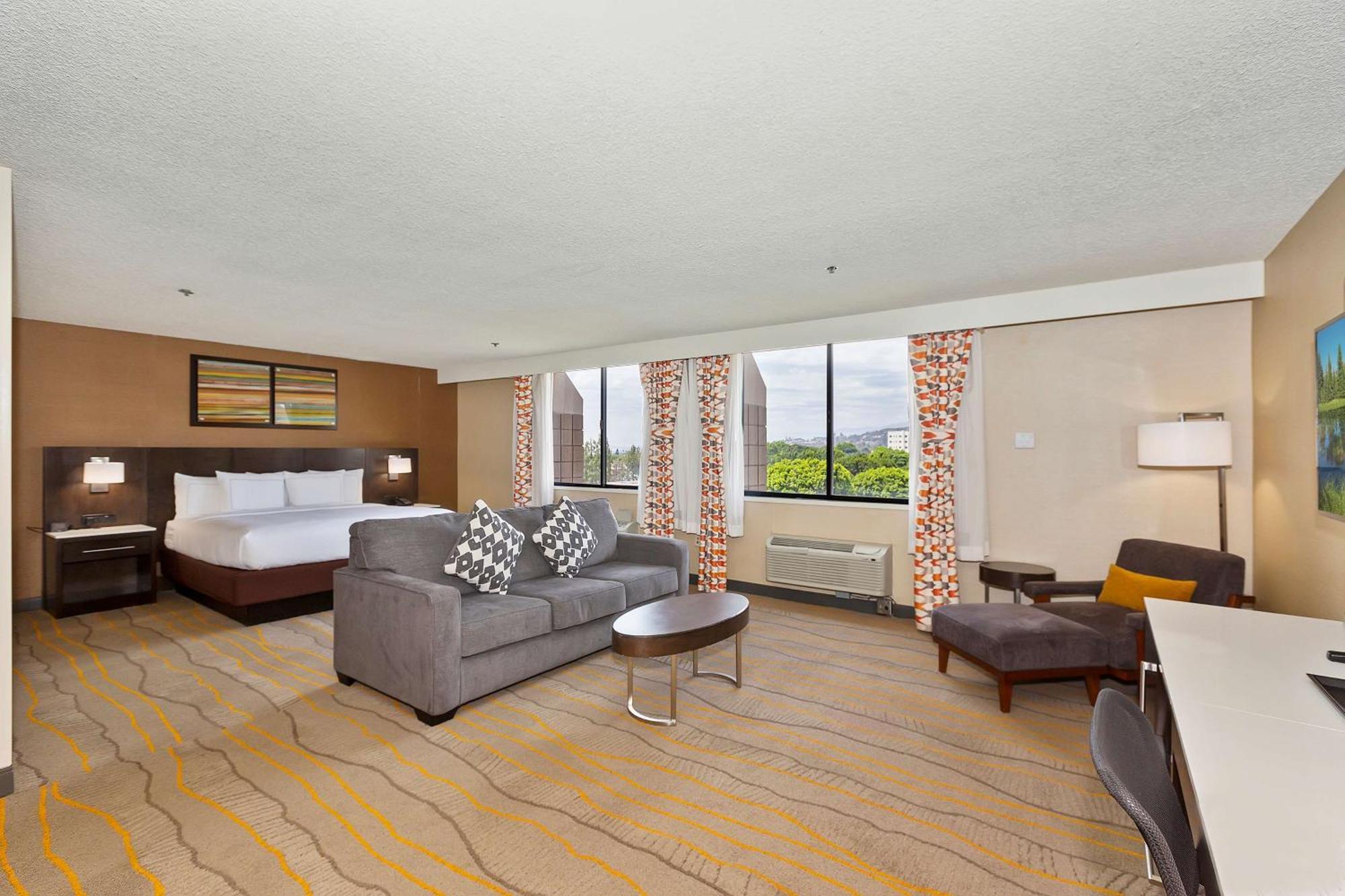 Doubletree By Hilton Whittier Hotel Exterior photo