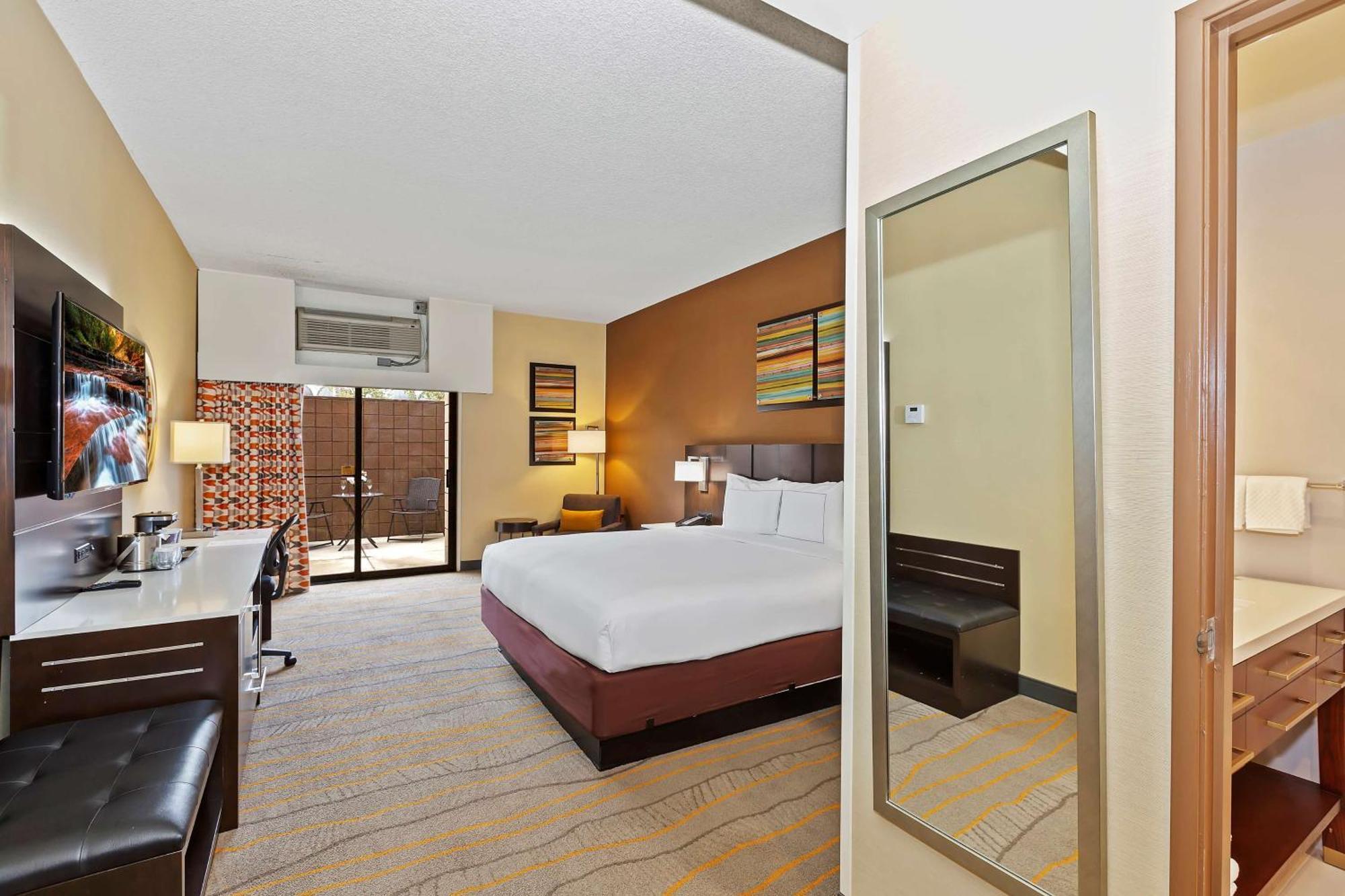 Doubletree By Hilton Whittier Hotel Exterior photo