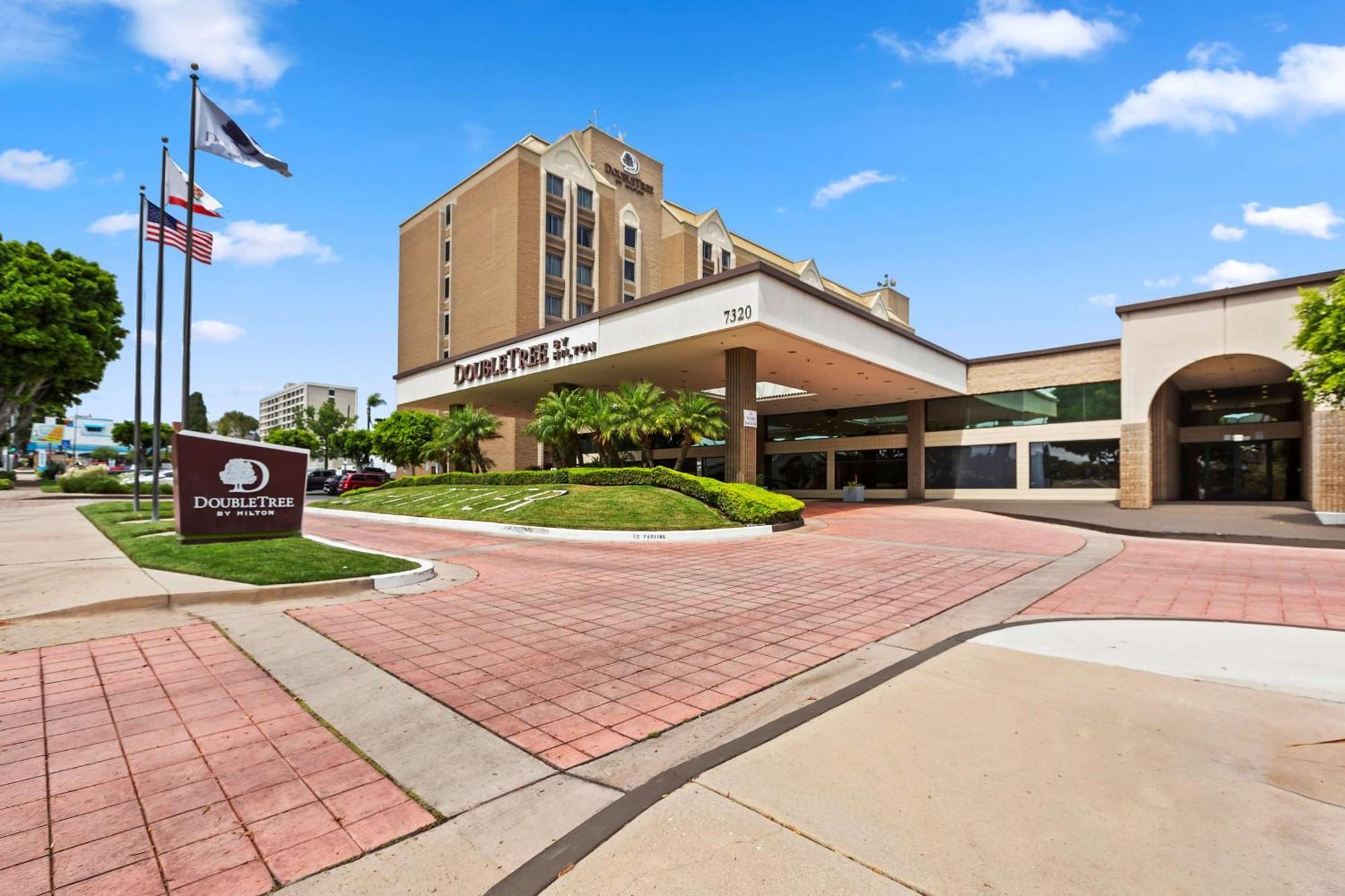 Doubletree By Hilton Whittier Hotel Exterior photo