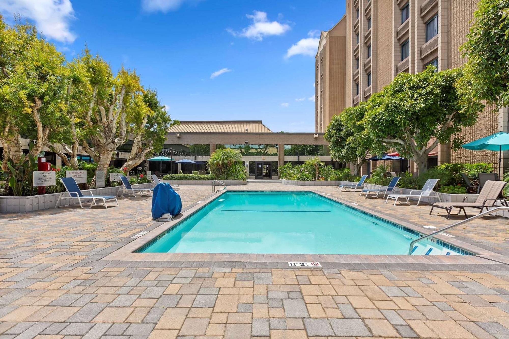 Doubletree By Hilton Whittier Hotel Exterior photo