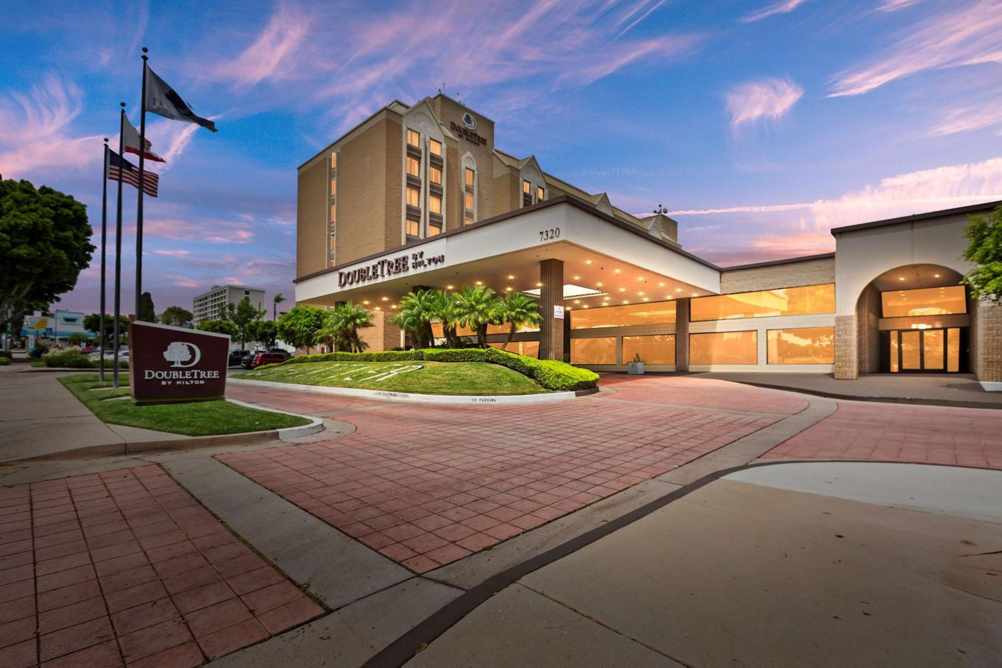 Doubletree By Hilton Whittier Hotel Exterior photo