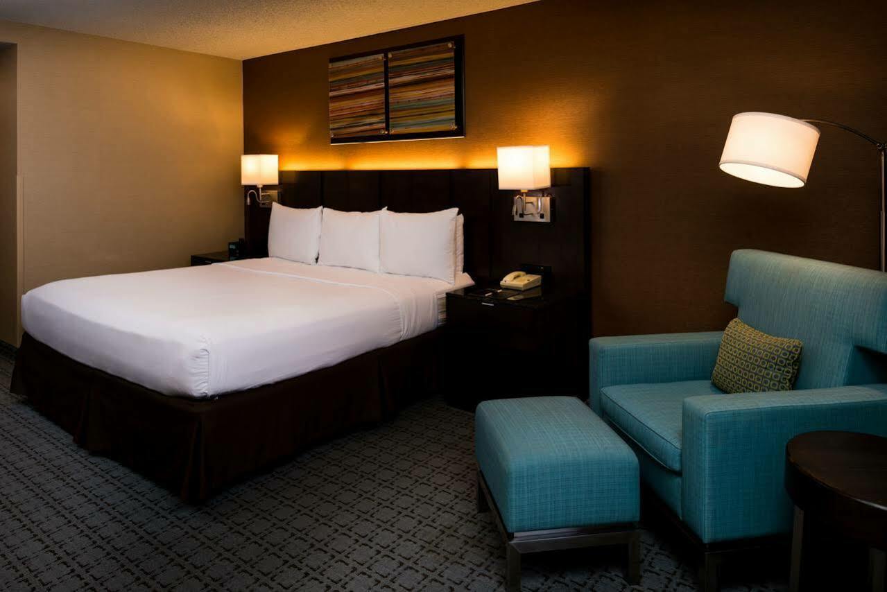 Doubletree By Hilton Whittier Hotel Room photo